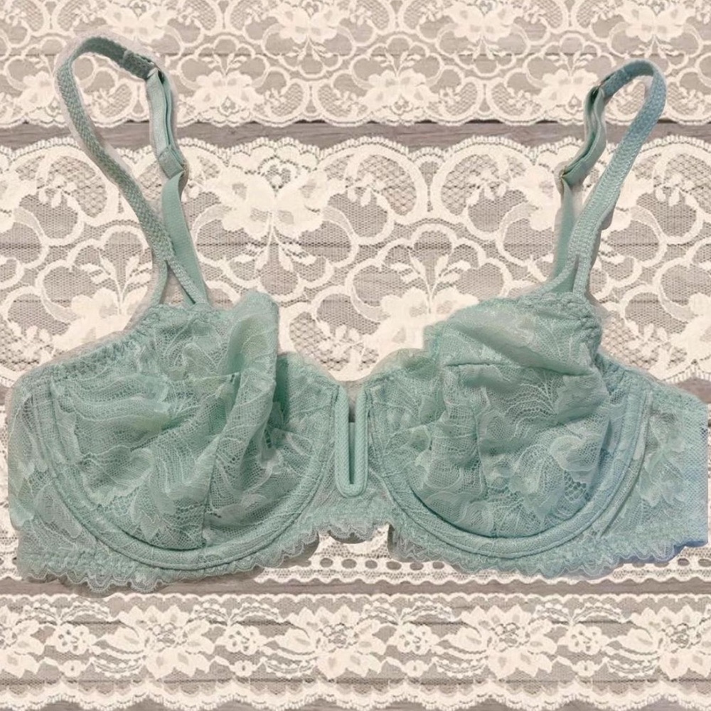 Auden Lace Underwire Bra in Soft Green